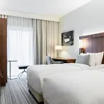 Courtyard 4*