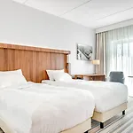 Courtyard ホテル 4*
