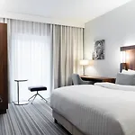 Courtyard 4*