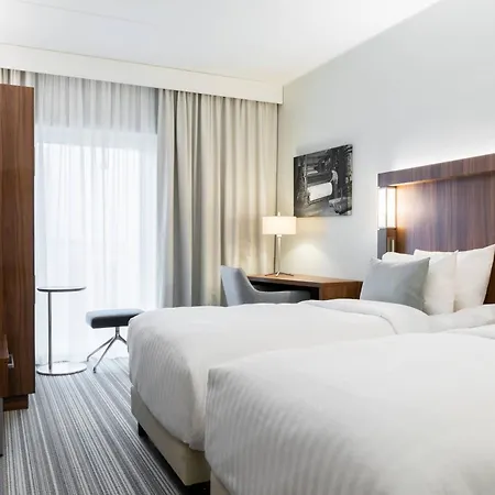 Courtyard 4*