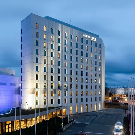 Courtyard 4*