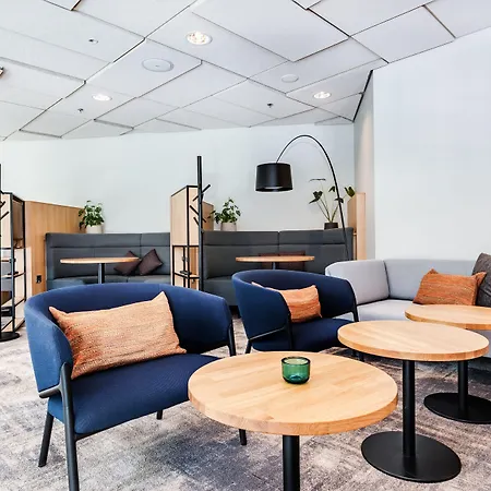 Courtyard 4*
