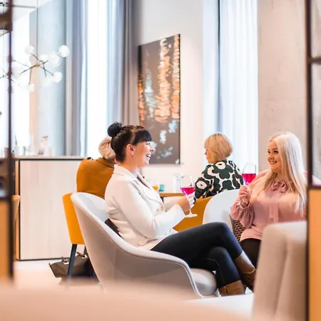 Courtyard Отель 4*