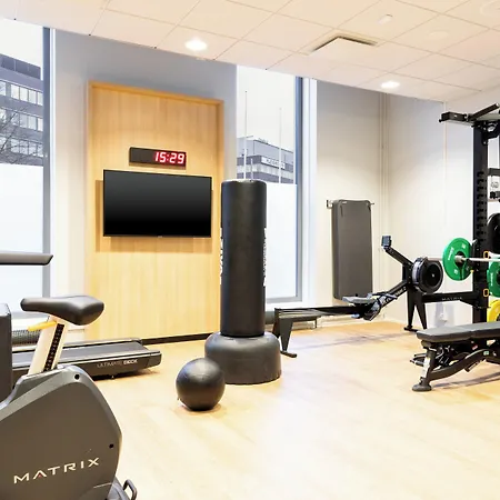 Courtyard Отель 4*