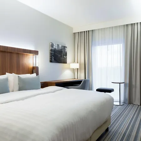 Courtyard Отель 4*