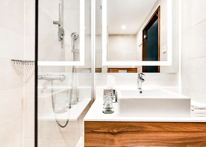 מלון Courtyard 4*