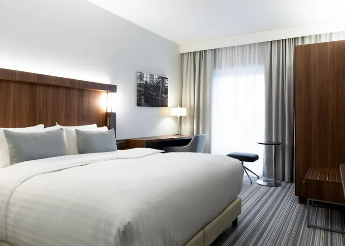 מלון Courtyard 4*