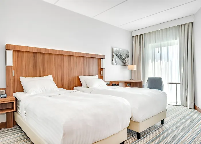 Courtyard מלון 4*